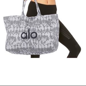 NWT Alo grey tie dye yoga beach bag